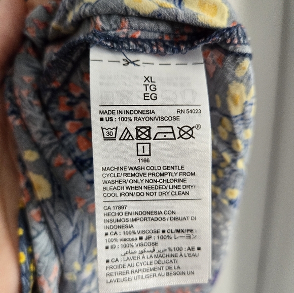 (XL) Old Navy floral printed V neck cut out tank - Picture 7 of 8